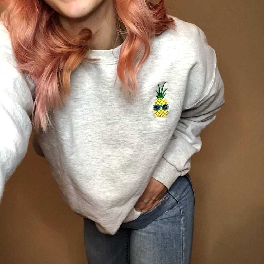 Haynes Crewneck - Picture 2 of 2